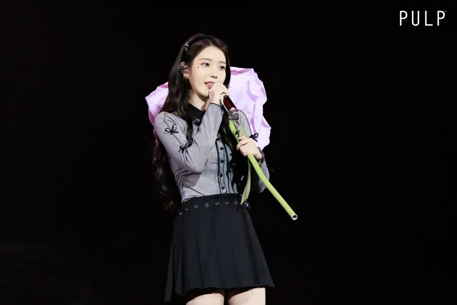 IU HEREH Concert manila flower to fan