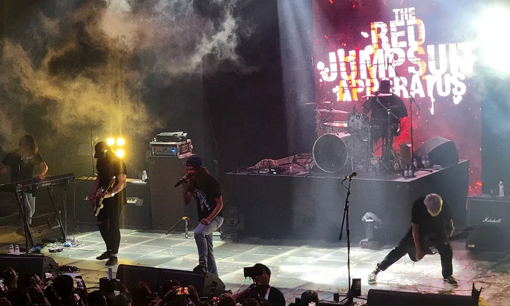 the red jumpsuit apparatus in manila concert