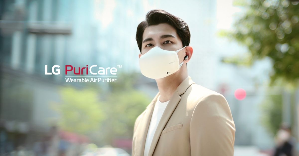 1 LG PuriCare™ Wearable Air Purifier with VoiceON™ 1