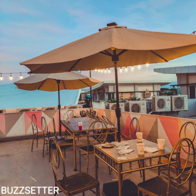 CAFE SERENDIPITALE upstairs