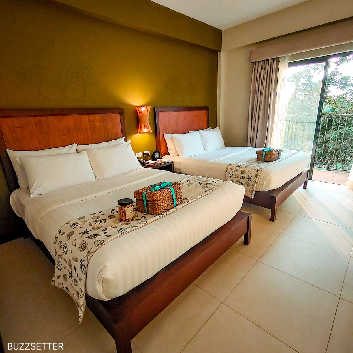 This image has an empty alt attribute; its file name is Bacau-Bay-Coron-Resort-bedroom.jpg