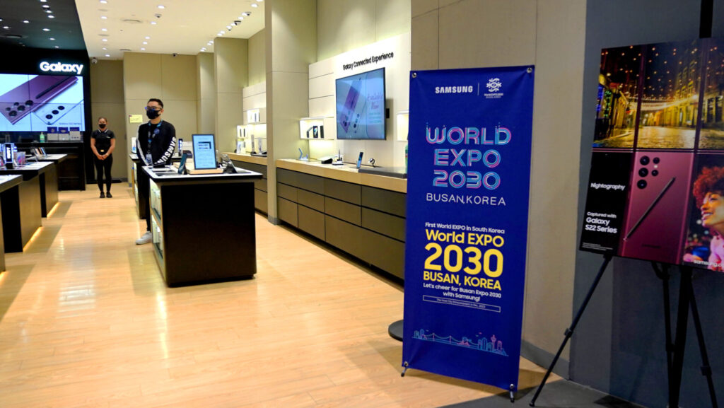 World Expo banner at Samsung Experience Stores 1