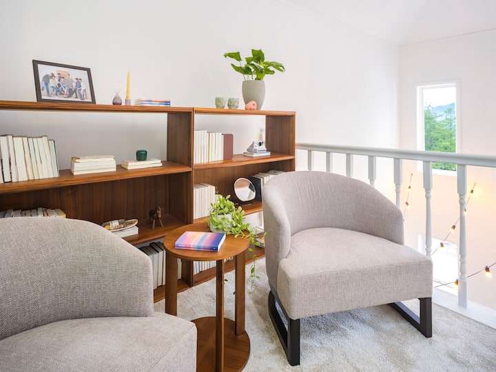 BTS Airbnb in the soop living room area
