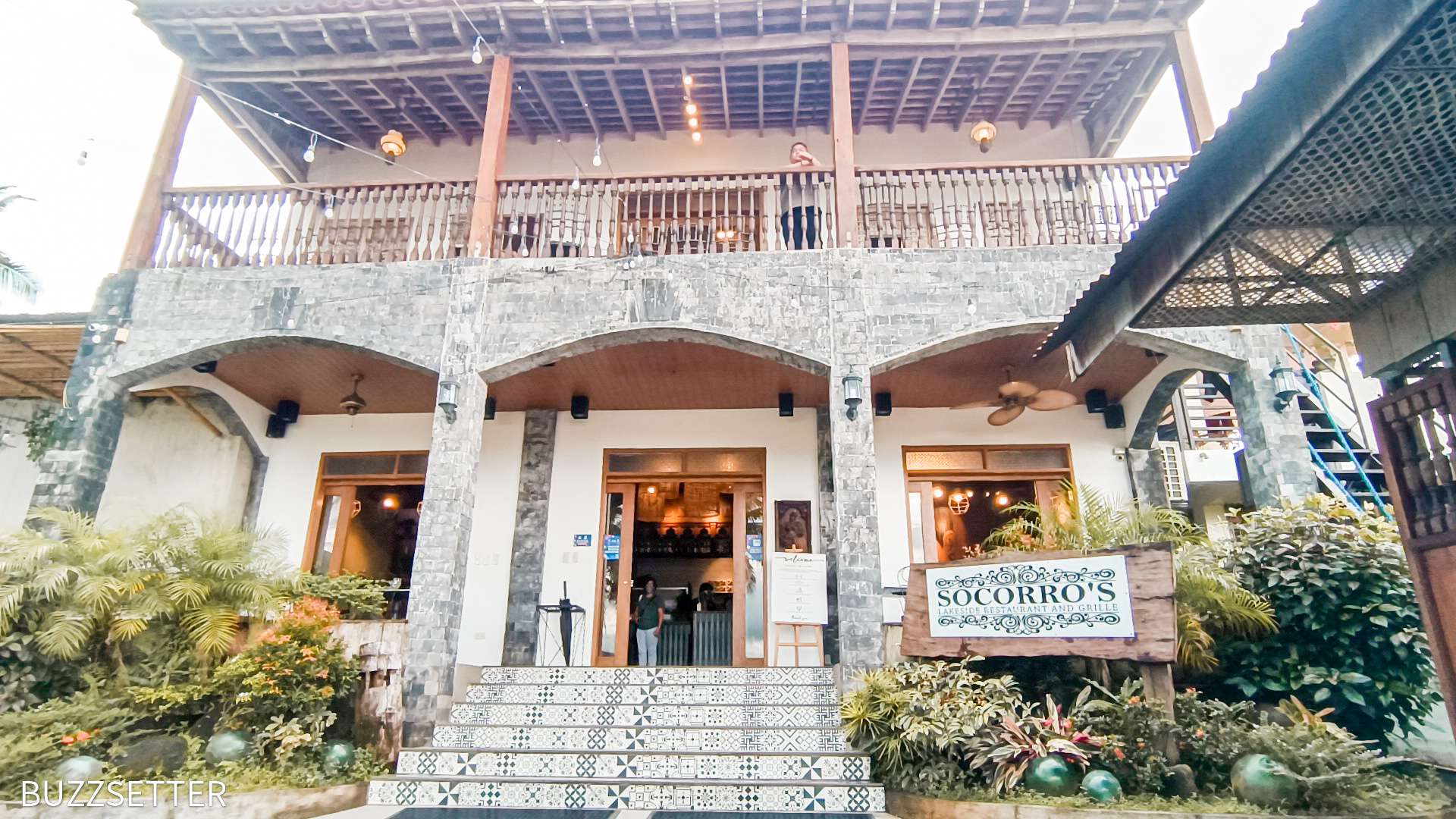 where to eat at sumlang lake bicol