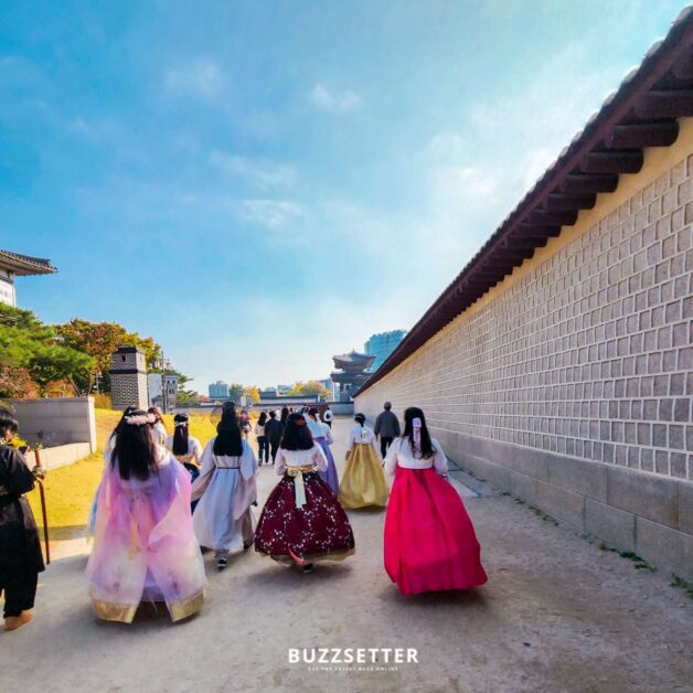 gyeongbukgung palace wearing hanbok