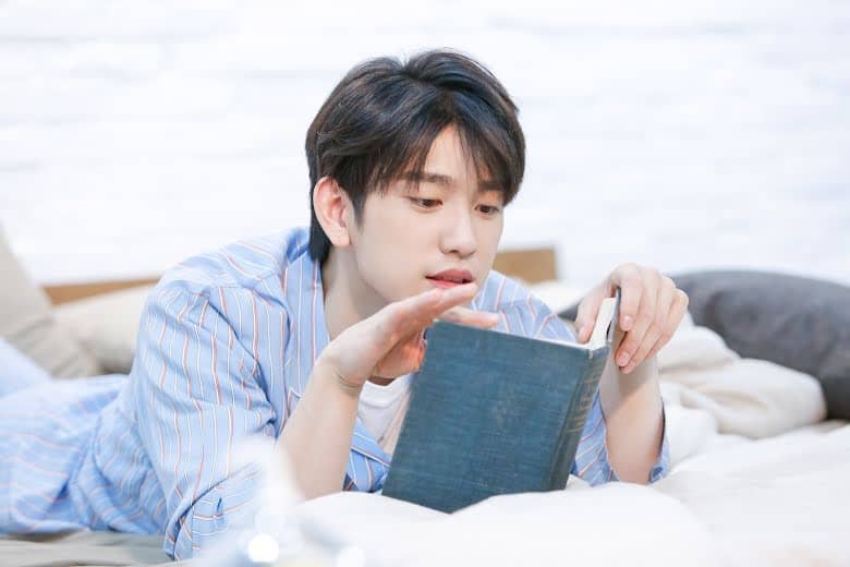 facts about park jin young reading book