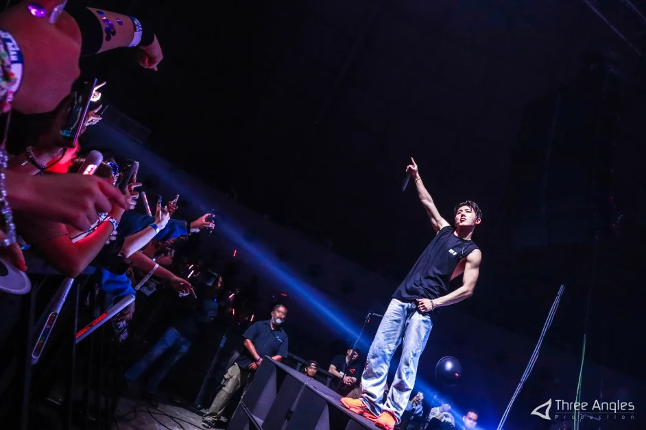 B.I HYPE UP in Manila concert