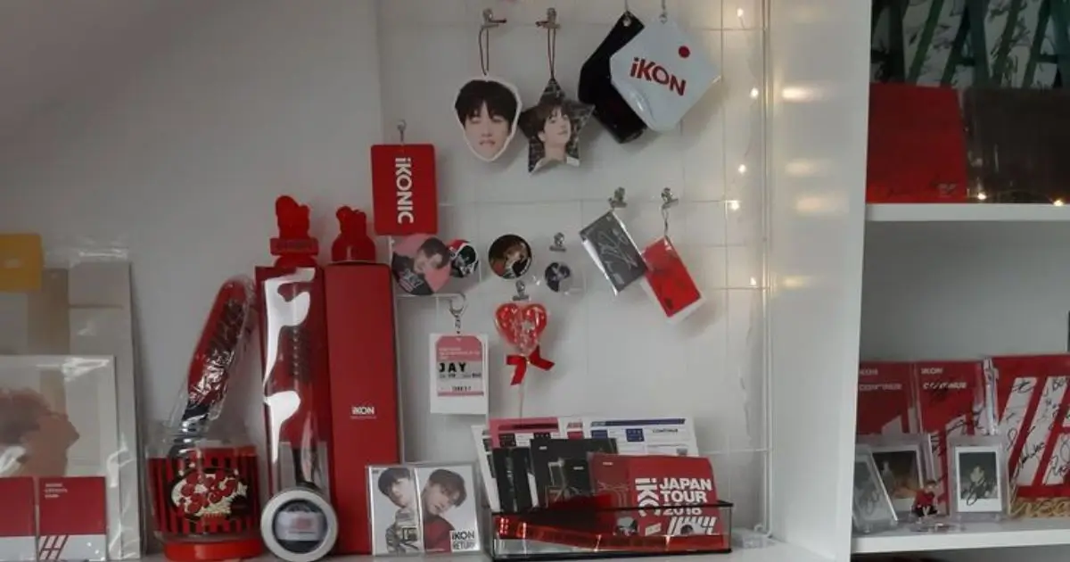 ikon kpop room decor