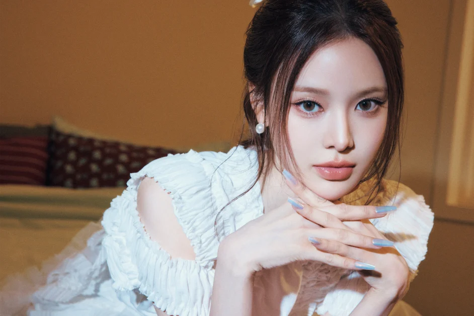 IZNA BANG JEE MIN