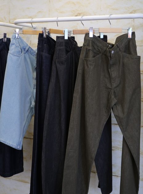 12A UNIQLOs versatile Bottoms collection offers flattering silhouettes for every style from relaxed Baggy Barrel Leg Jeans and comfortable EZY Wide Straight Jeans to the seasons genderless Culottes