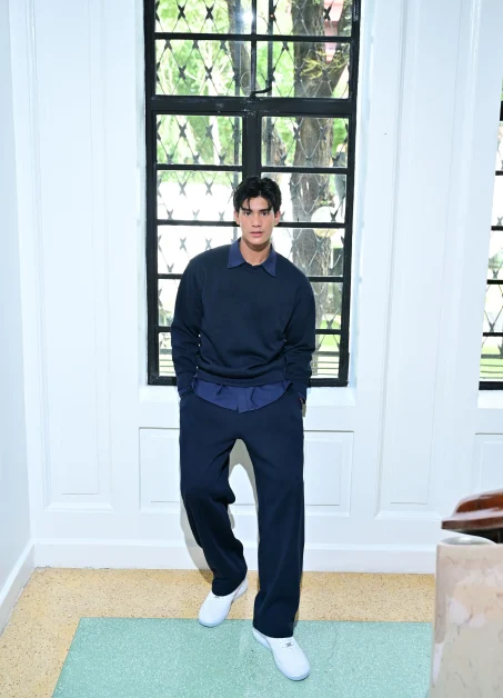 5. Anthony Constantino hangs out in UNIQLO Sweats highlighting the collections versatility comfort and elevated appeal for everyday city dressing in the 2026 Fall Winter Collection