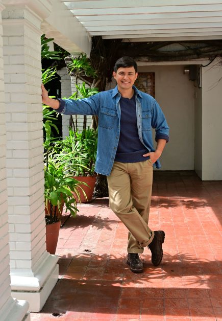 9. Matteo Guidicelli captures the appeal of UNIQLO Knits showcasing the comfort and versatility of cashmere in the 2026 Fall Winter Collection